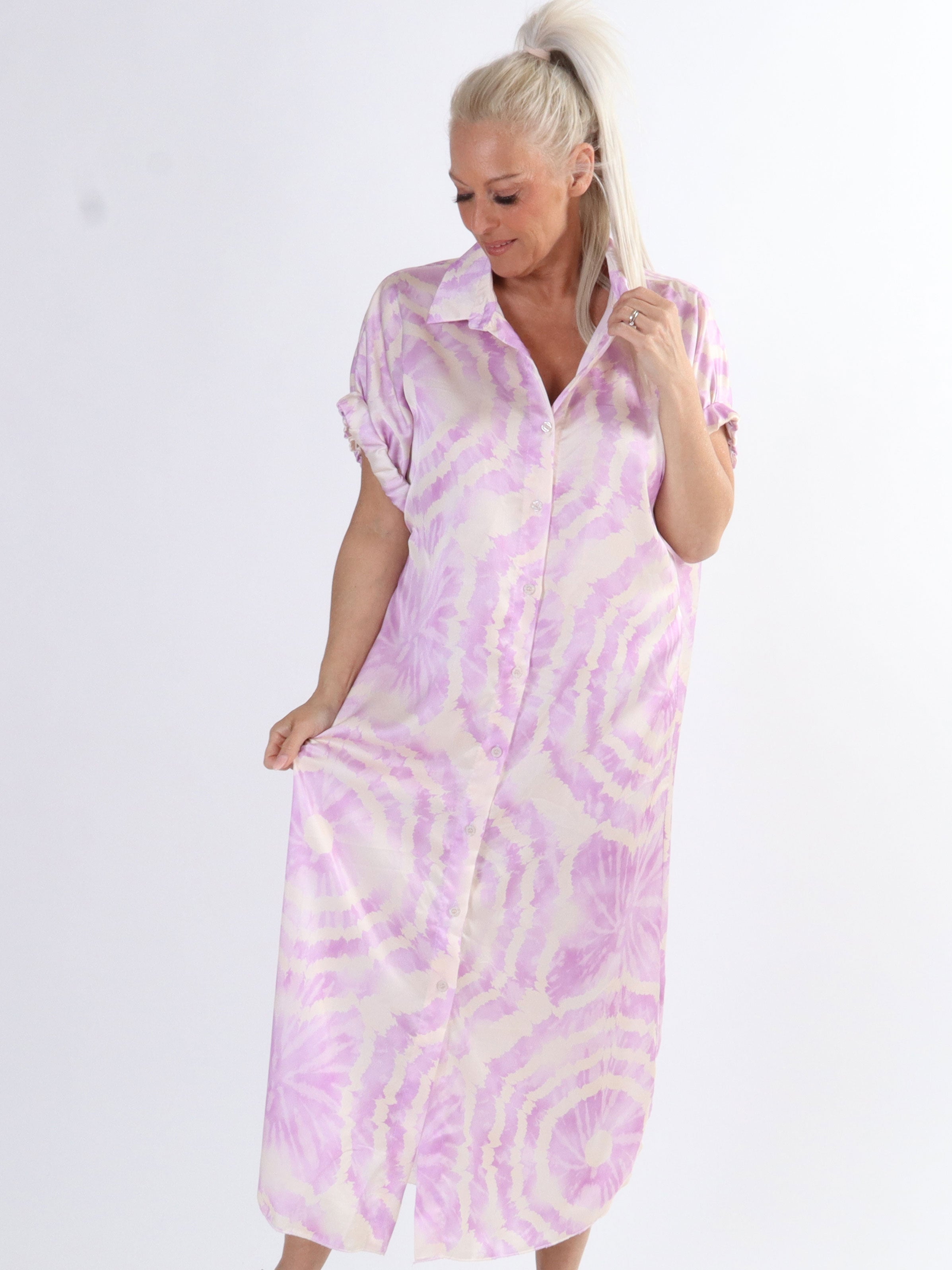 Erin - Plus size skjortklänning med knappar och batikmönster - Pink